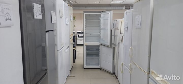 Холодильник Samsung