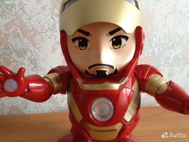 Железный Человек танцующий