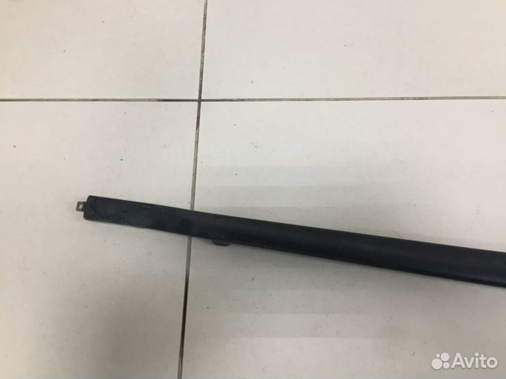 Поводок стеклоочистителя передний правый Seat Leon