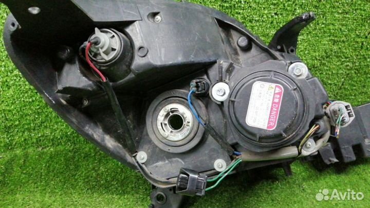 Фара Mazda Verisa Левая