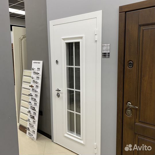 Дверь входная металлическая белая