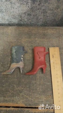 Сувенирный резиновый сапожок. Красный треугольник