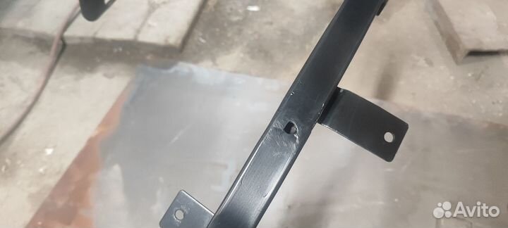 Кронштейн крыла Audi A8 2010 -2017 левый