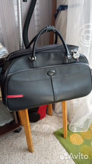 Сумка prada на колесах