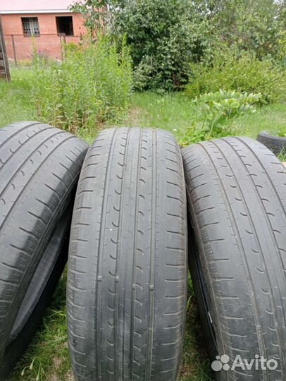 Goodyear EfficientGrip SUV 4x4 215/60 R17 96