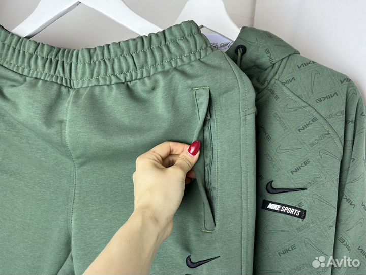 Спортивный костюм Nike мужской 46 S зеленый