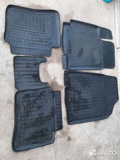 Автомобильные коврики резиновые на Киа Рио