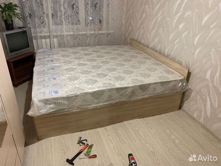 Кровать с матрасом