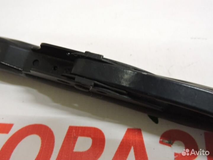 Поводок стеклоочистителя передний правый Mazda Maz