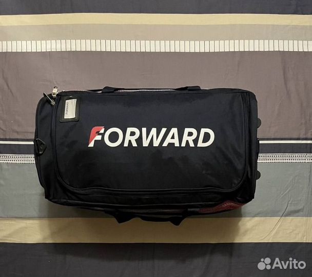 Чемодан на колесах forward