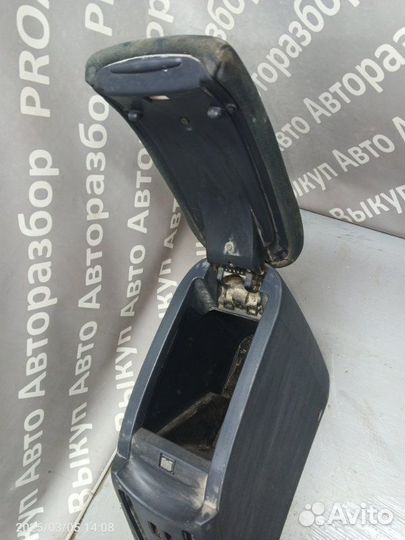 Бардачок между сиденьями Renault Megane K4M 2008