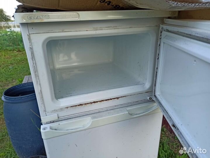 Холодильник, на запчасти или под востановление
