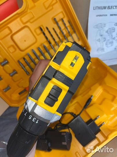 Шуруповерт dewalt 18v новый