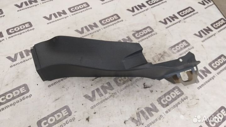 Обшивка задней стойки правая Ford Kuga 1