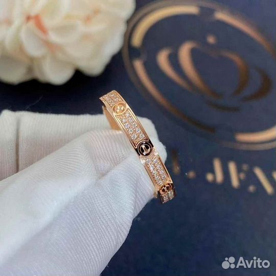 Кольцо Cartier Love, small модель 0,19ct