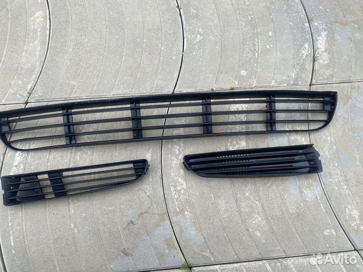 Решётка переднего бампера Ауди А8 Д2