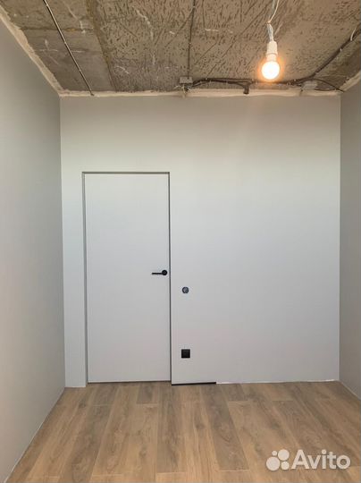 Скрытая дверь под дизайн