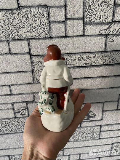 Статуэтка фарфор СССР мальчик на лыжах