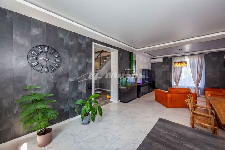 Дом 193,7 м² на участке 4 сот.