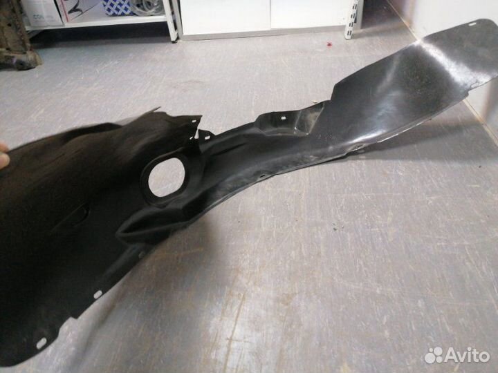 Подкрылок локер передний правый Passat