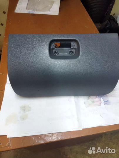 Крышка бардачка