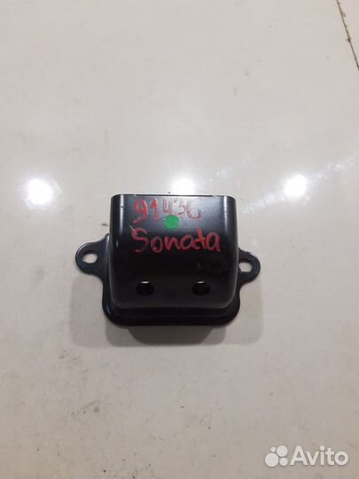 Кронштейн(крепление) кузова (Hyundai Sonata)