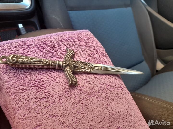 Нож для вскрытия писем