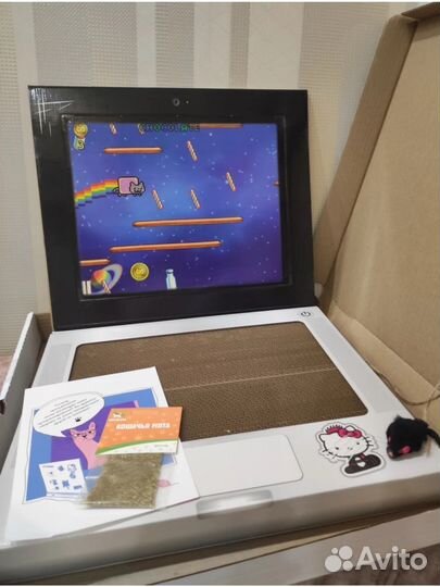 Когтеточка картонная напольная с игрушкой