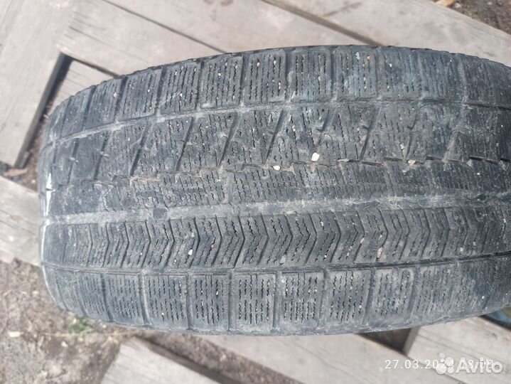 Bridgestone Blizzak VRX 215/55 R16