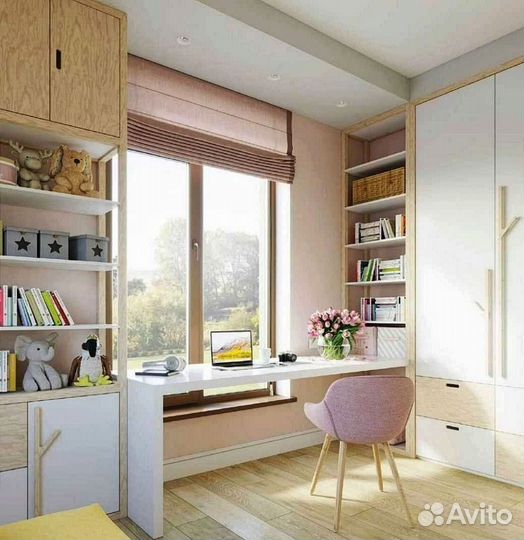 Детская рабочая зона у окна