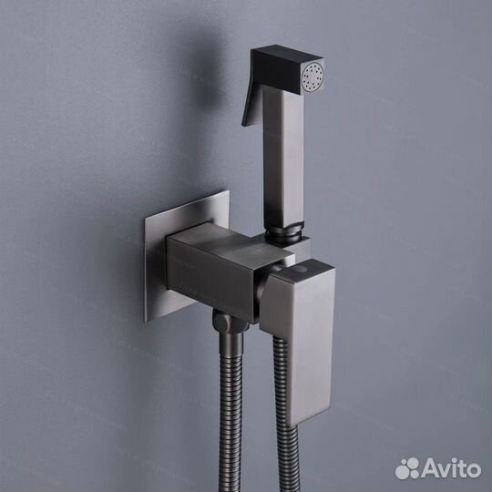 Инсталляция Grohe и унитаз с гигиеническим душем