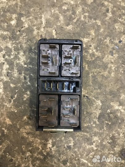 Блок управления стеклоподъемниками Audi 100 С4