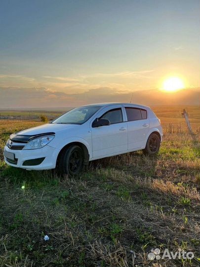 Opel Astra 1.6 МТ, 2012, 140 000 км
