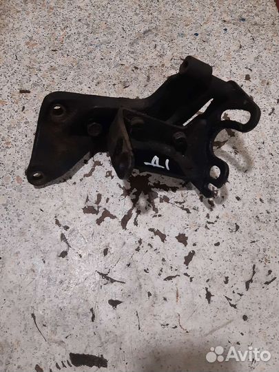 Кронштейн компрессора гура Митсубиси