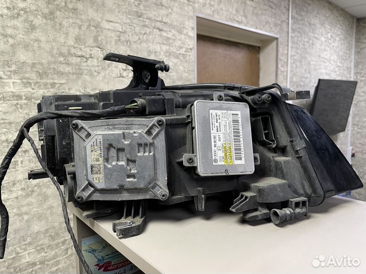 Фарар левая ксенон Ауди А4 Б8