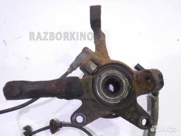 Кулак передний правый