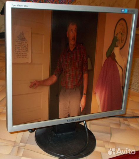 ЖК монитор для работы на 19 дюймов