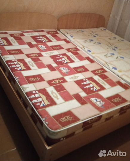 Кровать с матрасом