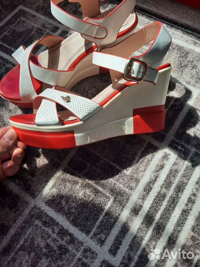 Продам Босоножки женские 39 размер