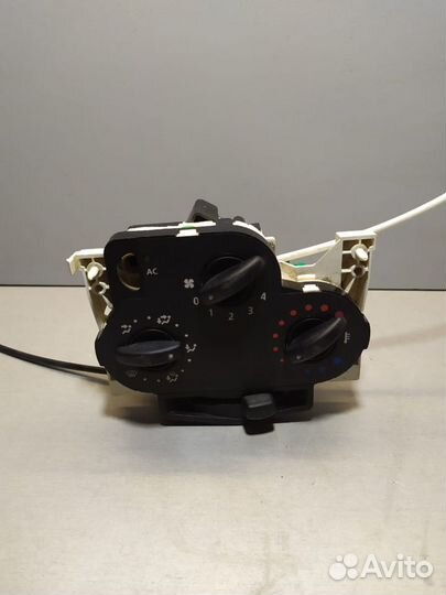 Панель управление климатом Renault Logan