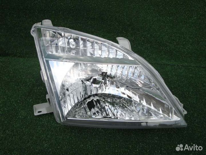 Фара правая Toyota Nadia SXN10