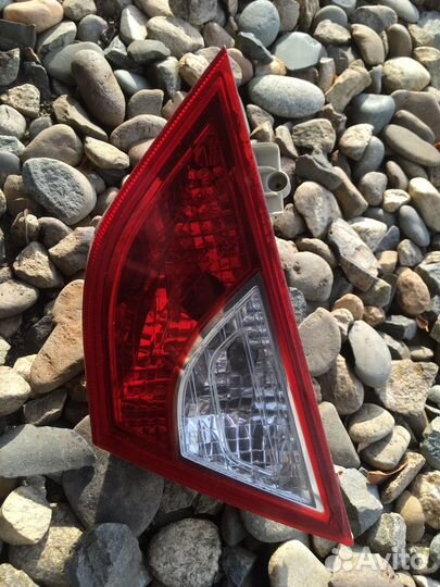 Hyundai Sonata YF фонарь задний с крышки правый