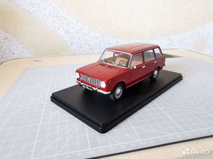 Модель автомобиля 1:24 металл, люкс hachette