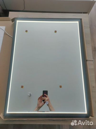 Зеркало 62х83 см в деревянной раме с подсветкой