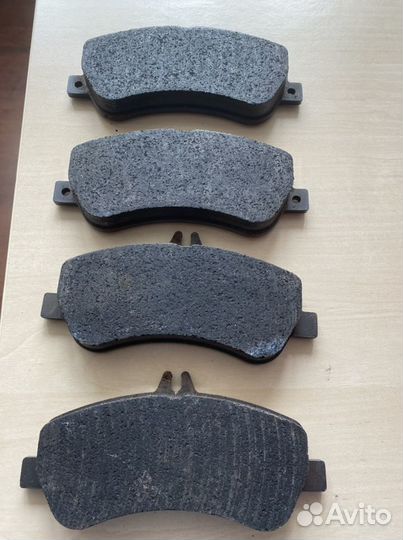 Передние тормозные колодки Mercedes TRW