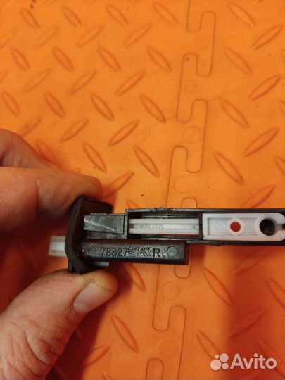 Замок лючка бензобака Renault Kaptur F4RE410 2017