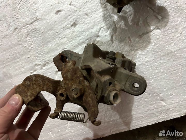 Суппорт задний тайота