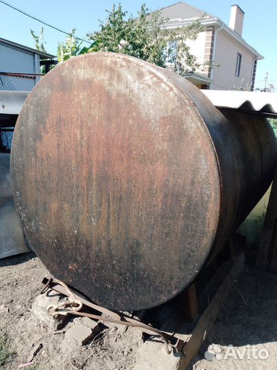 Ёмкость из пол воды