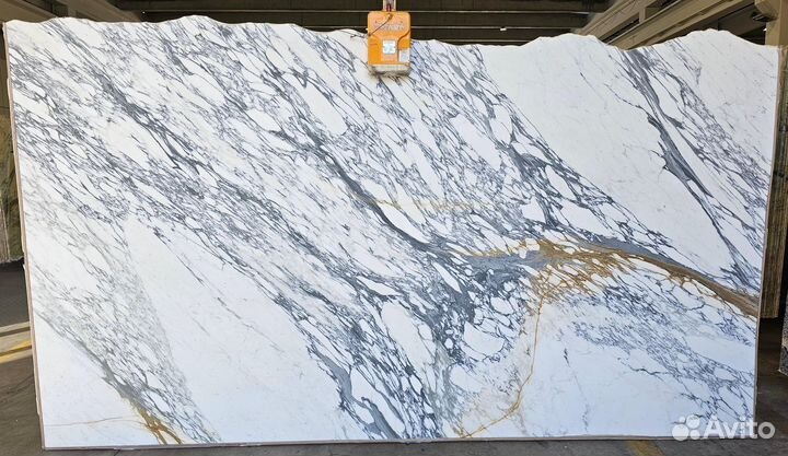 Слэбы белого мрамора