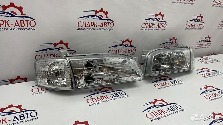 Фары Toyota Sprinter Carib 98-02 комплект